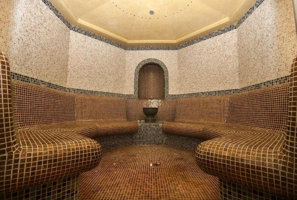 Luxury Penthouse With A Lavish Spa And 2 En-Suite Bedrooms バンスコ エクステリア 写真