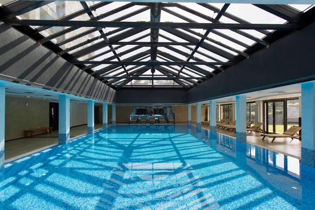 Luxury Penthouse With A Lavish Spa And 2 En-Suite Bedrooms バンスコ エクステリア 写真